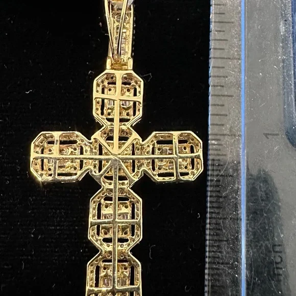 Real Gold and diamond charm( not moissanite) rock diamonds